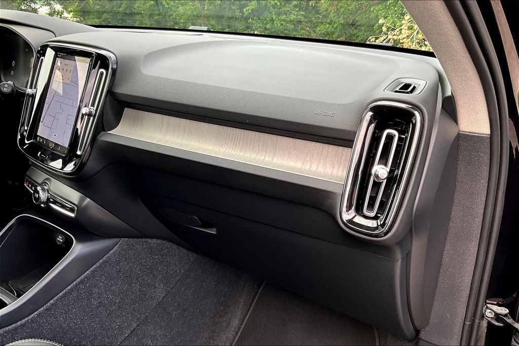 2024 Volvo XC40 B5 Core