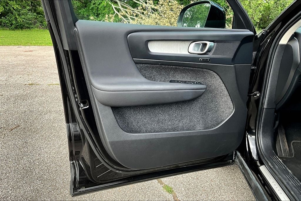 2024 Volvo XC40 B5 Core