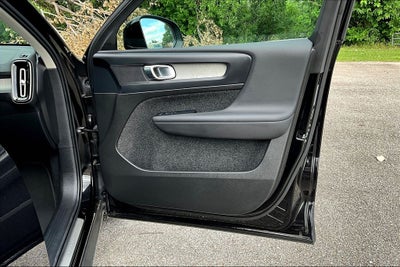 2024 Volvo XC40 B5 Core