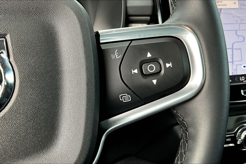 2024 Volvo XC40 B5 Core