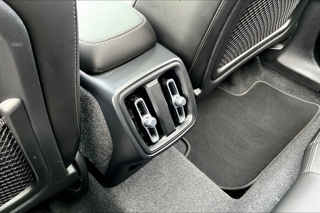 2024 Volvo XC40 B5 Core