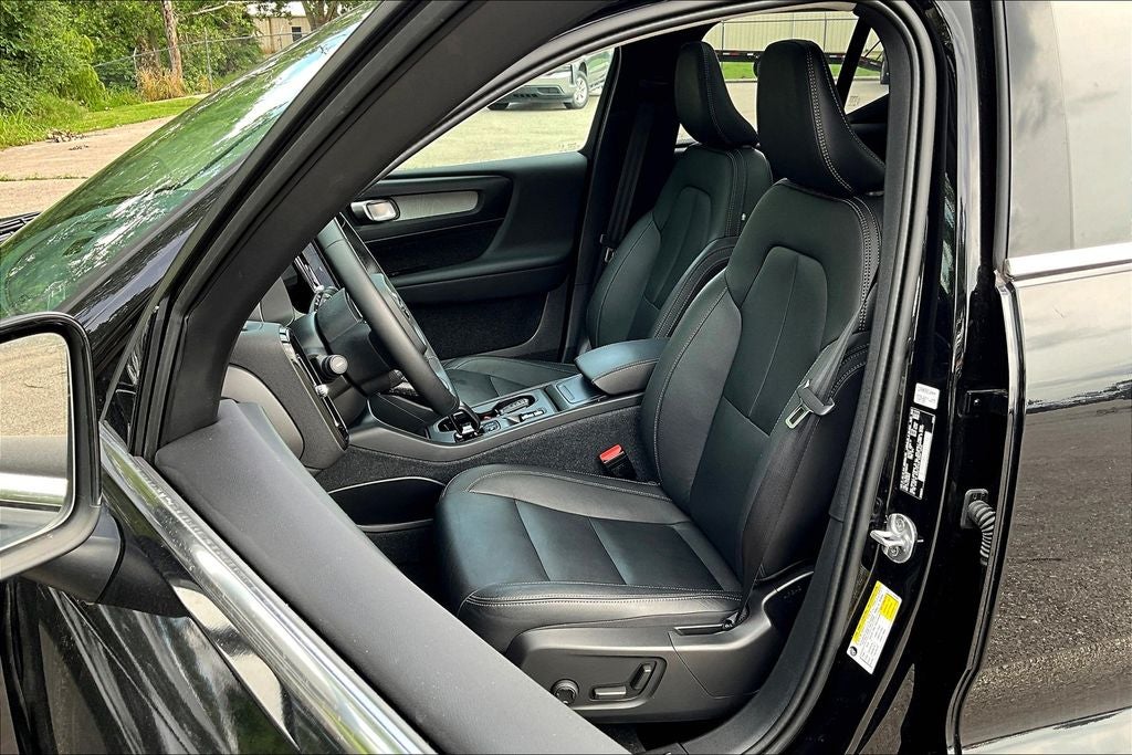 2024 Volvo XC40 B5 Core