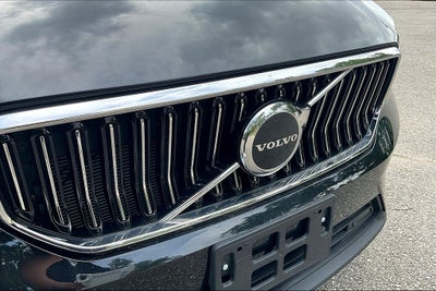 2024 Volvo XC40 B5 Core