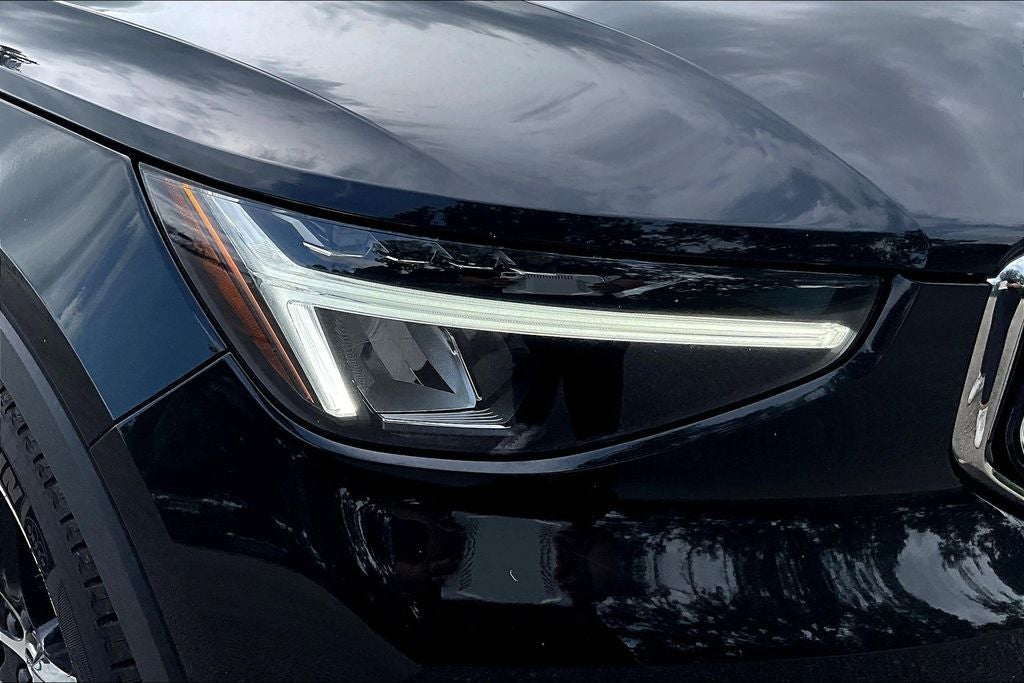 2024 Volvo XC40 B5 Core