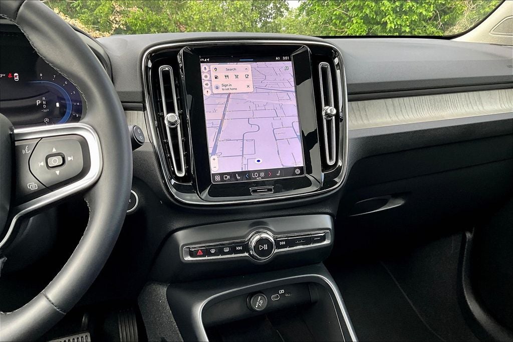 2024 Volvo XC40 B5 Core